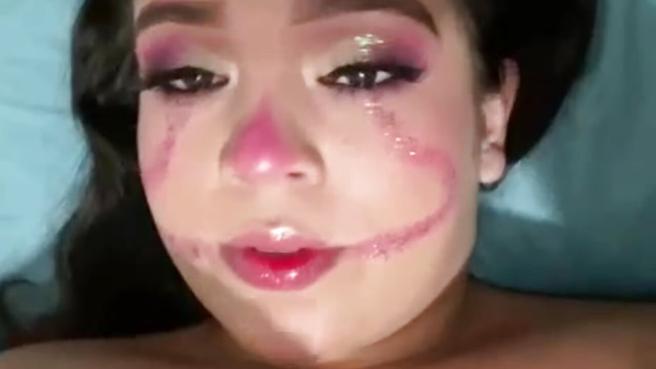 ahegao – video modela na kameri Emely_Pregnant1