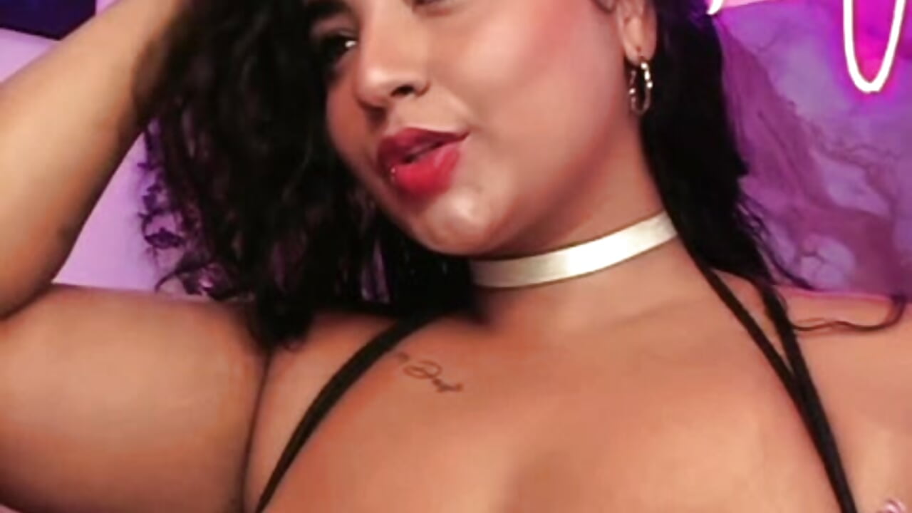 TASTY BRUNETTE 🤤 - video by _1Noah_ cam model
