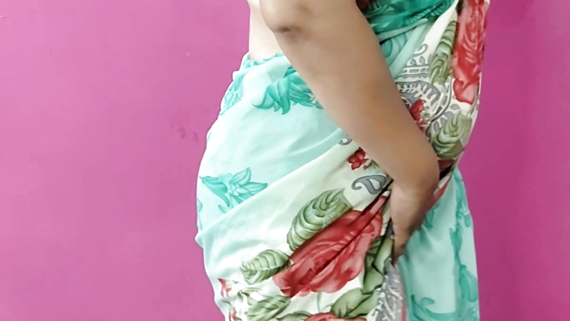 HOT DANCE – video modela na kameri NISHA_SPICY