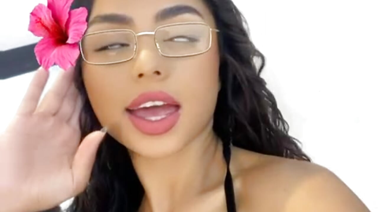 𝔽𝕝𝕠𝕨𝕖𝕣 𝕍𝕚𝕓𝕖𝕤🌺 - video by SofiaBrank cam model