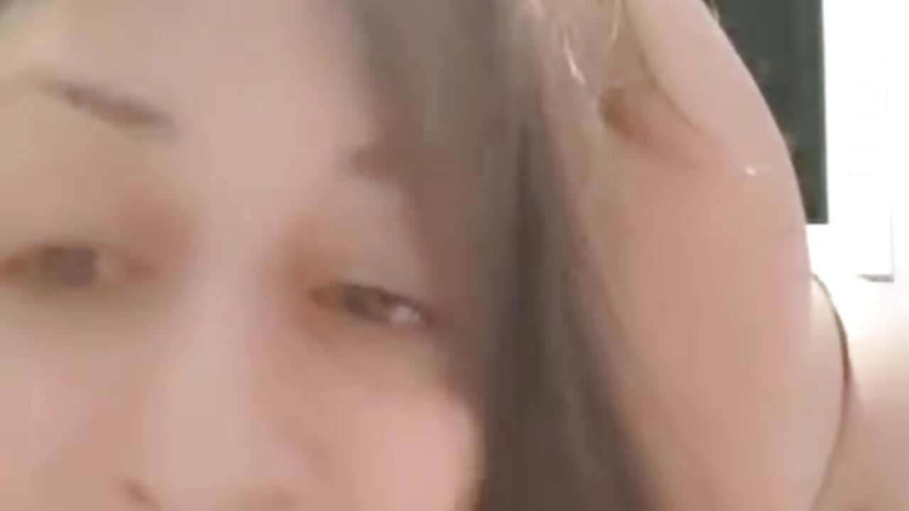 Morreandome con lengua con la vecinita 🌶️🔥🔥 jueguitos calientes - video by Domiqueen cam model