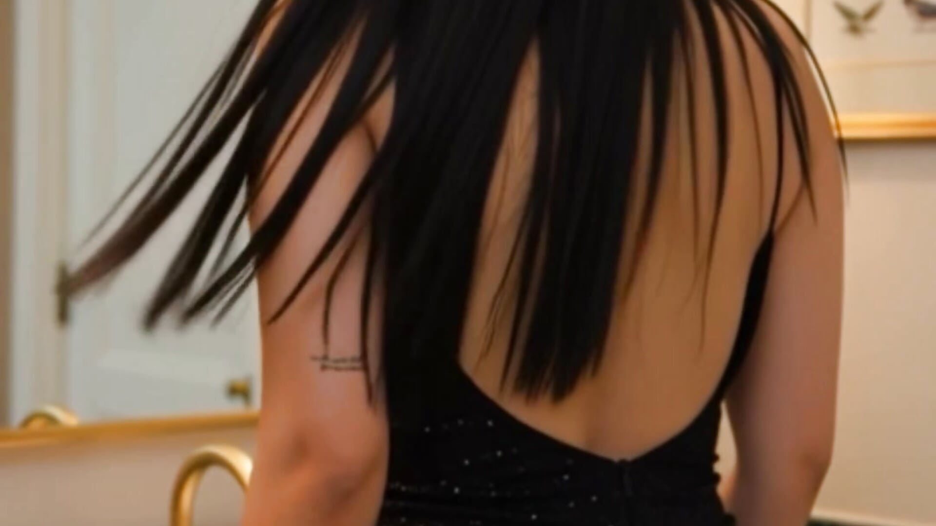 1762836498196352 - video by Sara_Cxx cam model