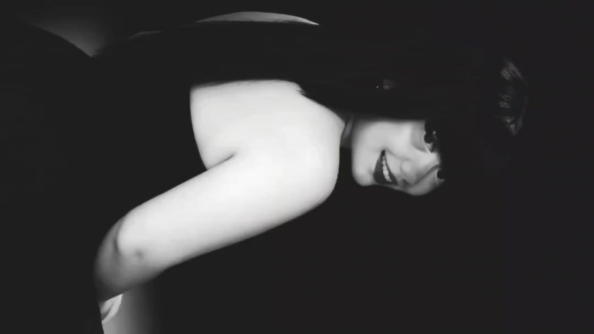 Hi baby 🤭 - video by Lilith_Rouge cam model