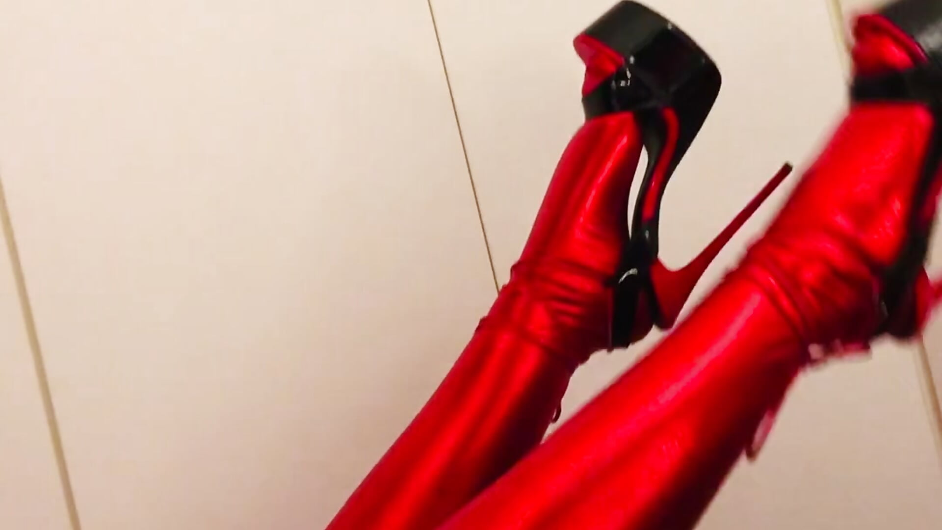 Long legs with high heels👠 - video by TemptationRoom69 cam model