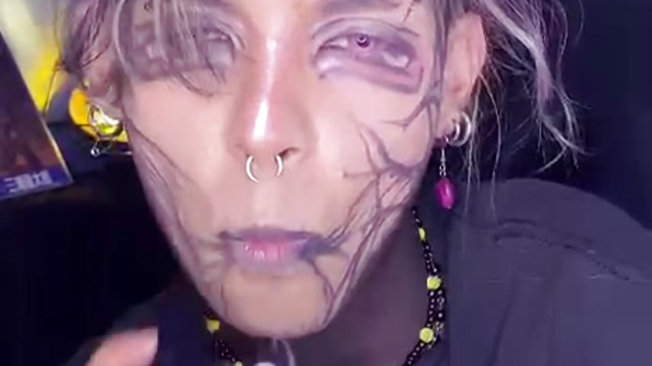 Tattoos - فيديو من luxiel_ موديل الكام