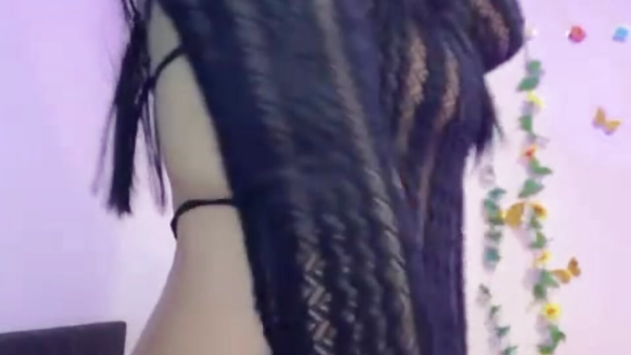 Do you like how my dress looks on me?－カメラキャストのAri_colemanの動画