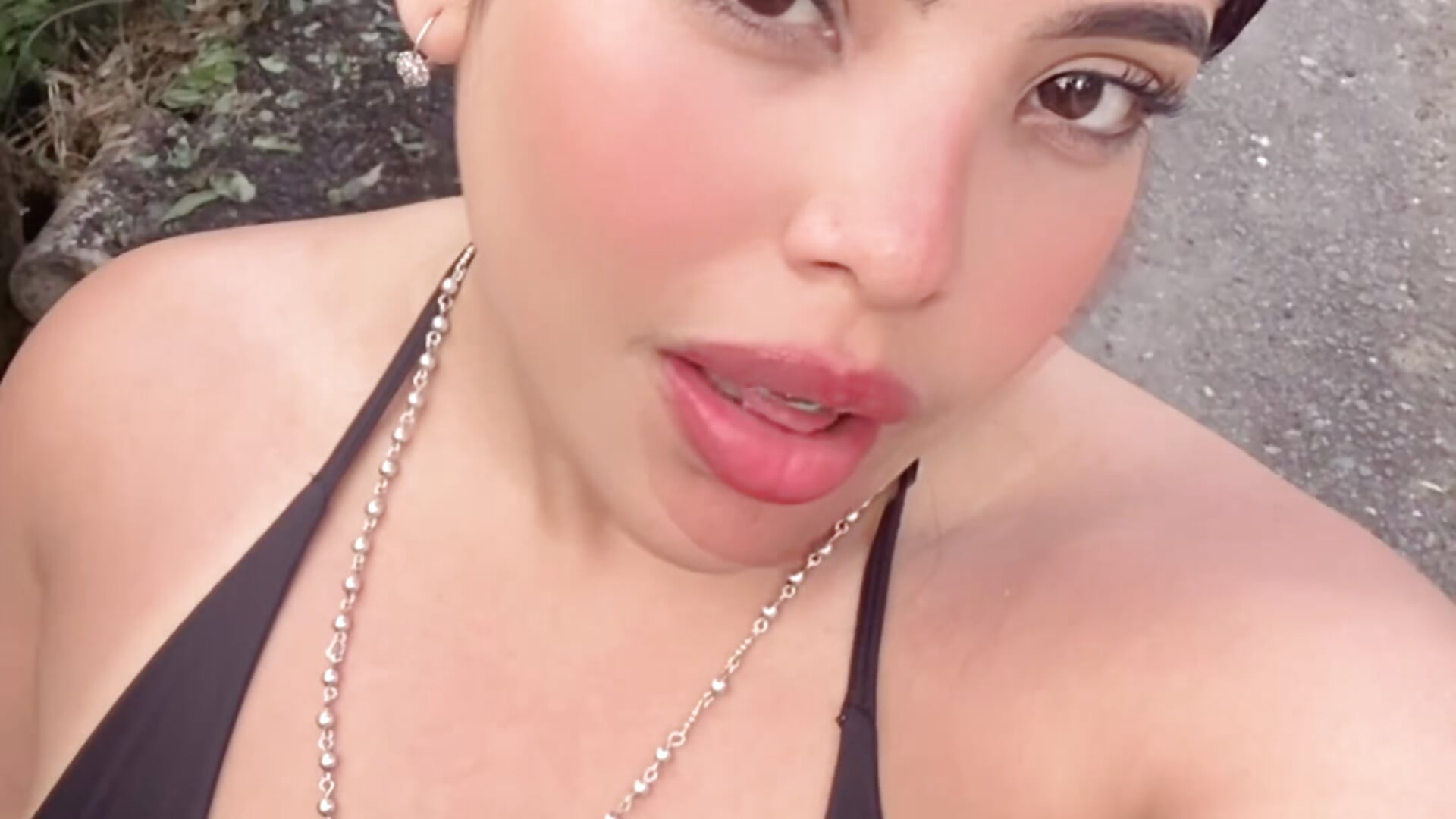 Very naughty in public and I almost got caught 🤣🫢 - video by Ari_coleman cam model