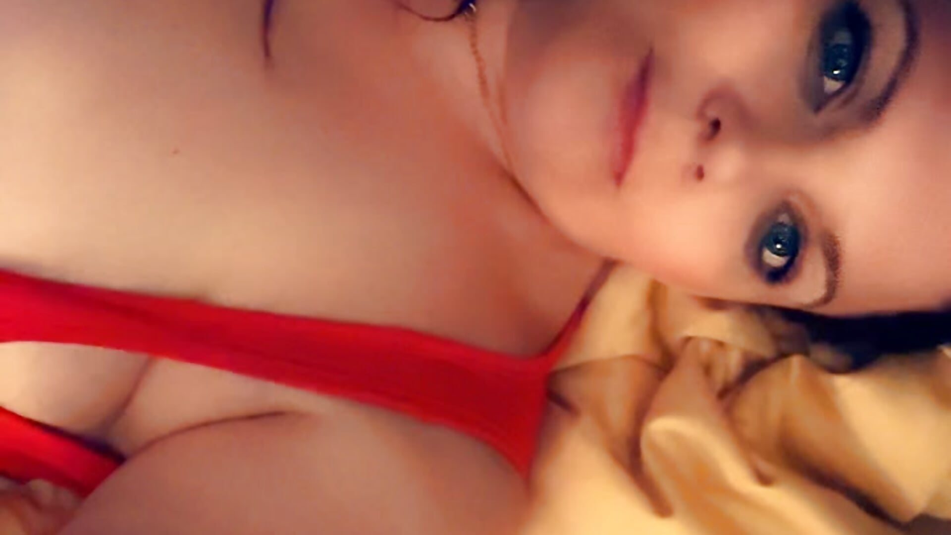 Playing - Vídeo de KSQUEEN, modelo de vídeos