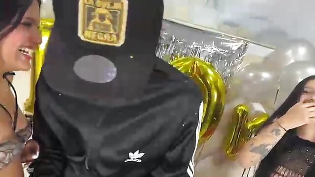 CELEBRATING OUR 100,000 FOLLOWERS👑 – видео вебкам-модели THE_4XPLEASURE