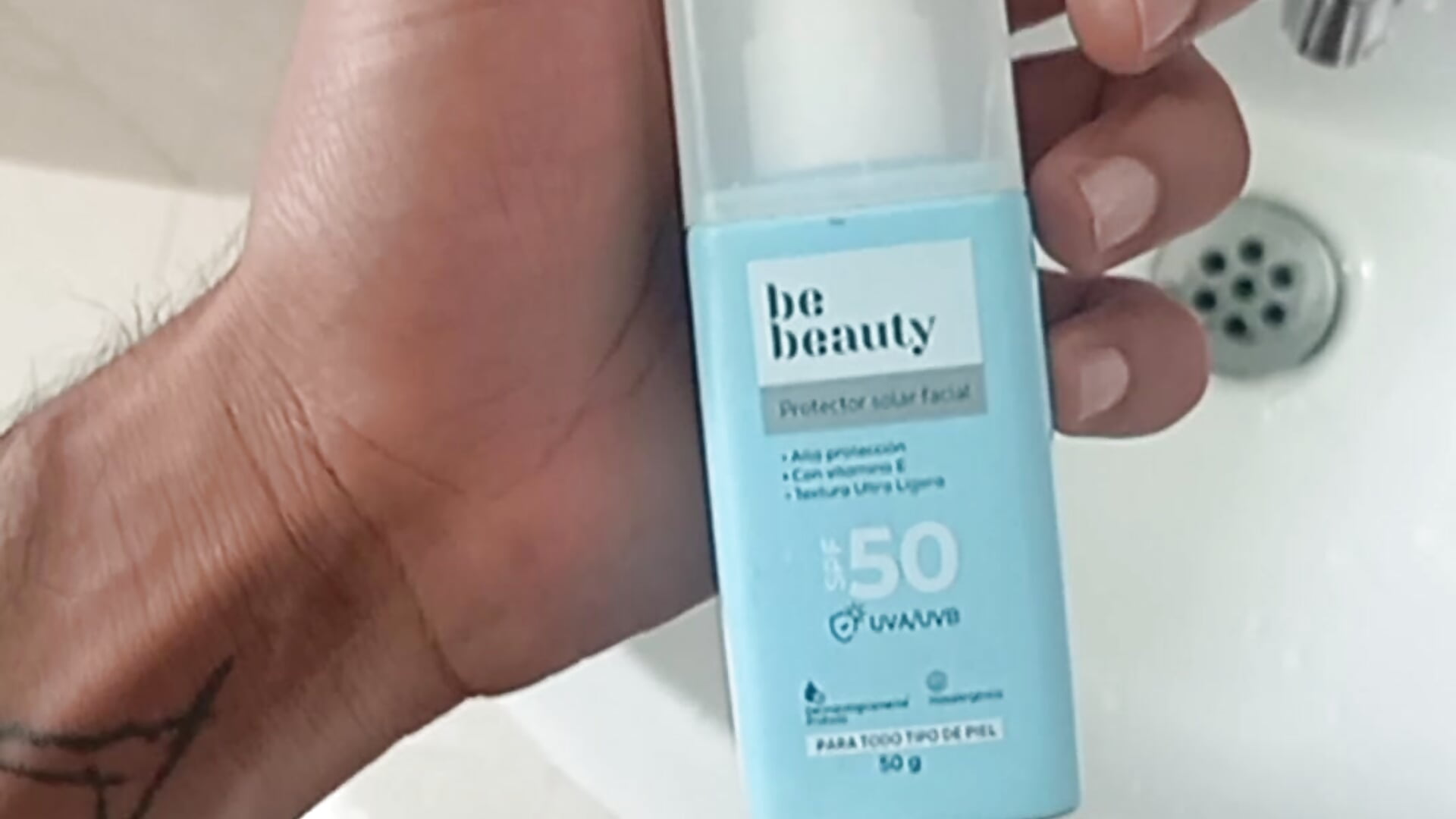 Who's going to put sunscreen on me? 🍫😈😏 - відео від вебкаммоделі prototipoA45