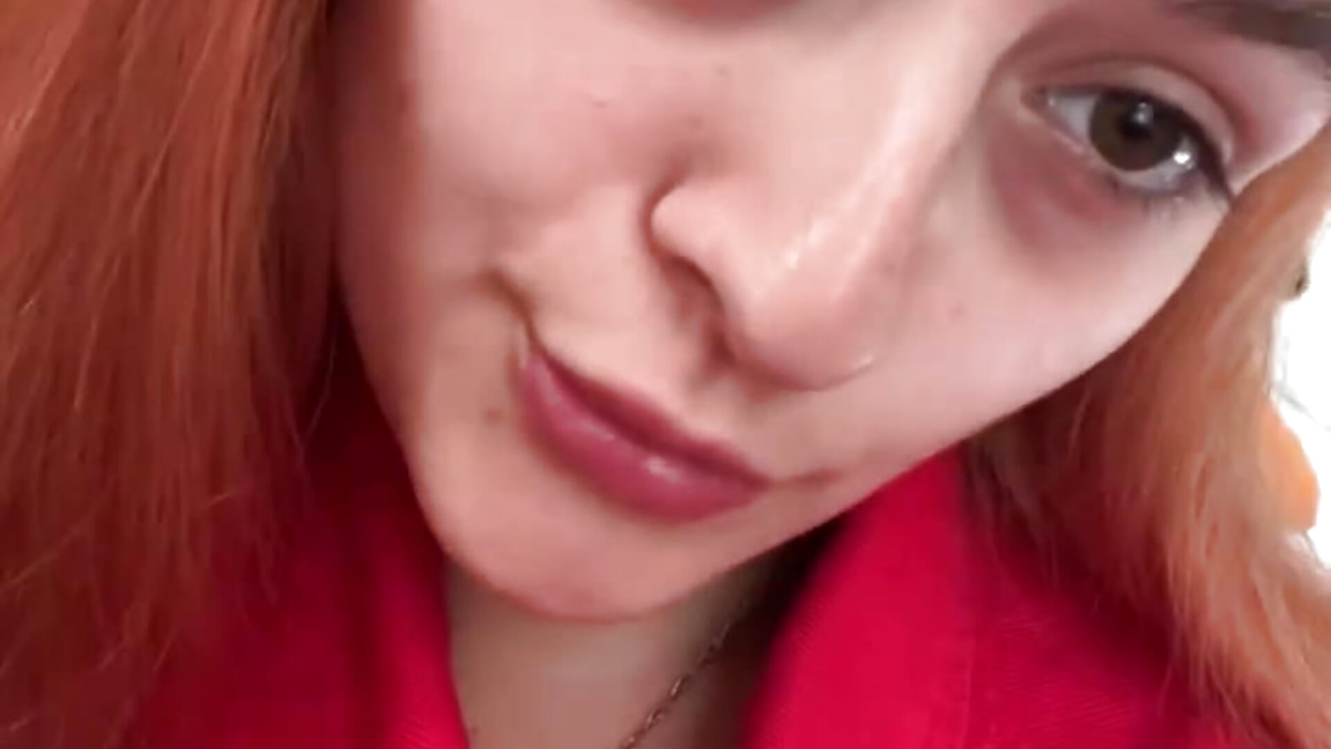 Brown eyes — warm, captivating light. - video by SweetLiaison cam model