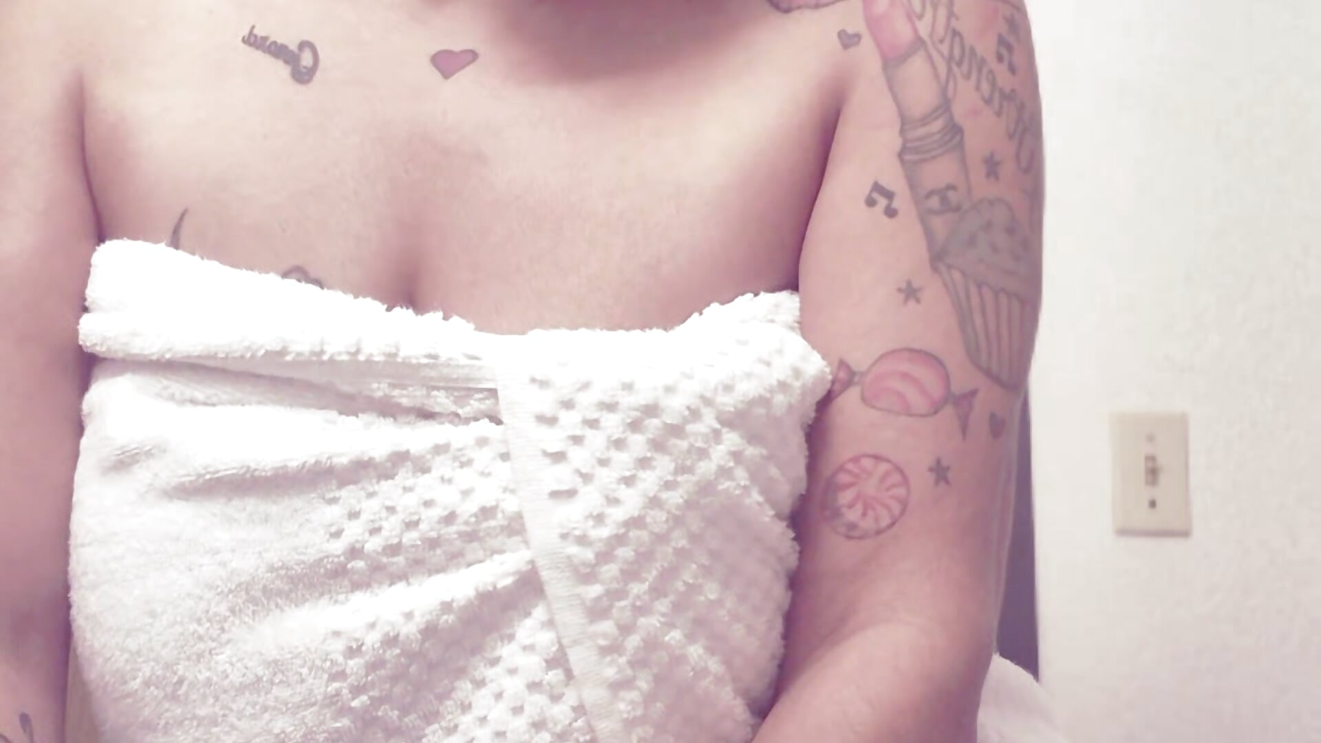 36a4ec97-d662-4614-aa1b-6ec236e9a115-1_all_1821 - video by glitterancuffs cam model