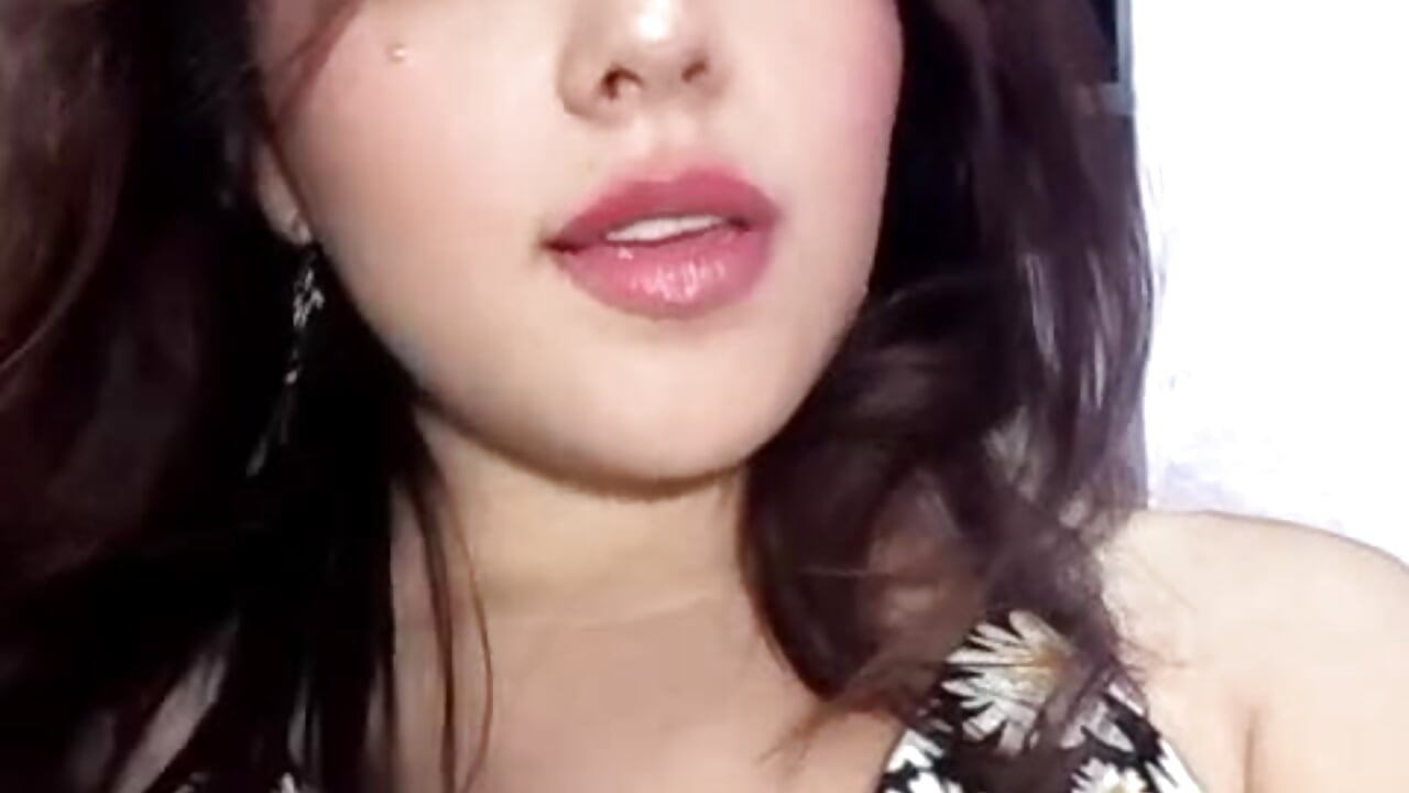 Te quito las prendas?🥵😈 - video by YaraShine cam model