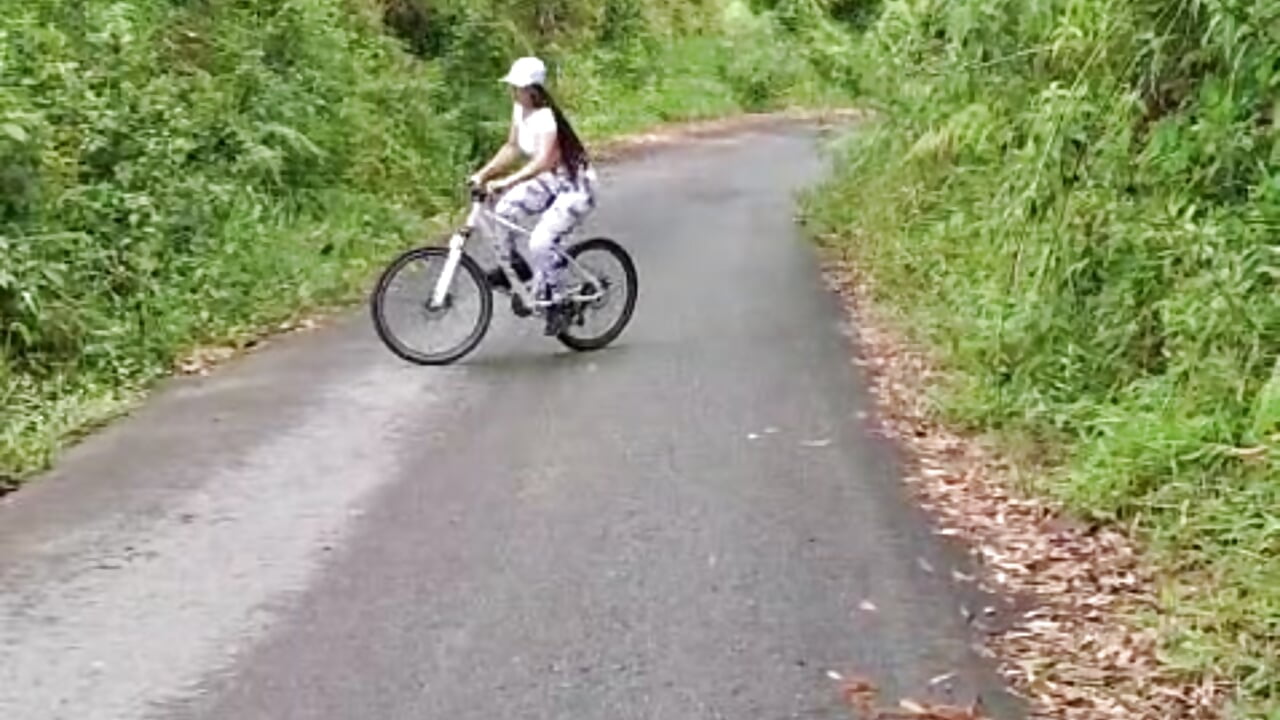 I love riding a bicycle - vídeo de Coralay_Wills modelo de câmara