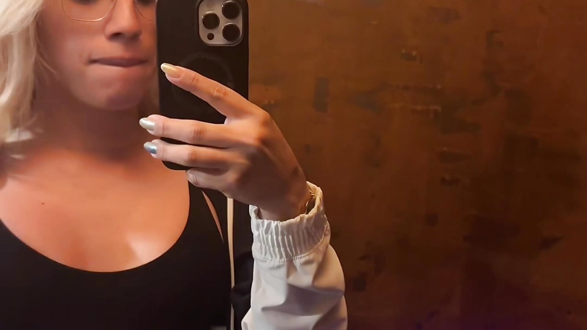 9acad950b7d94d8fb4b9f3035bf80e28 - vídeo de ESTRELLABERECHUCKY modelo de câmara