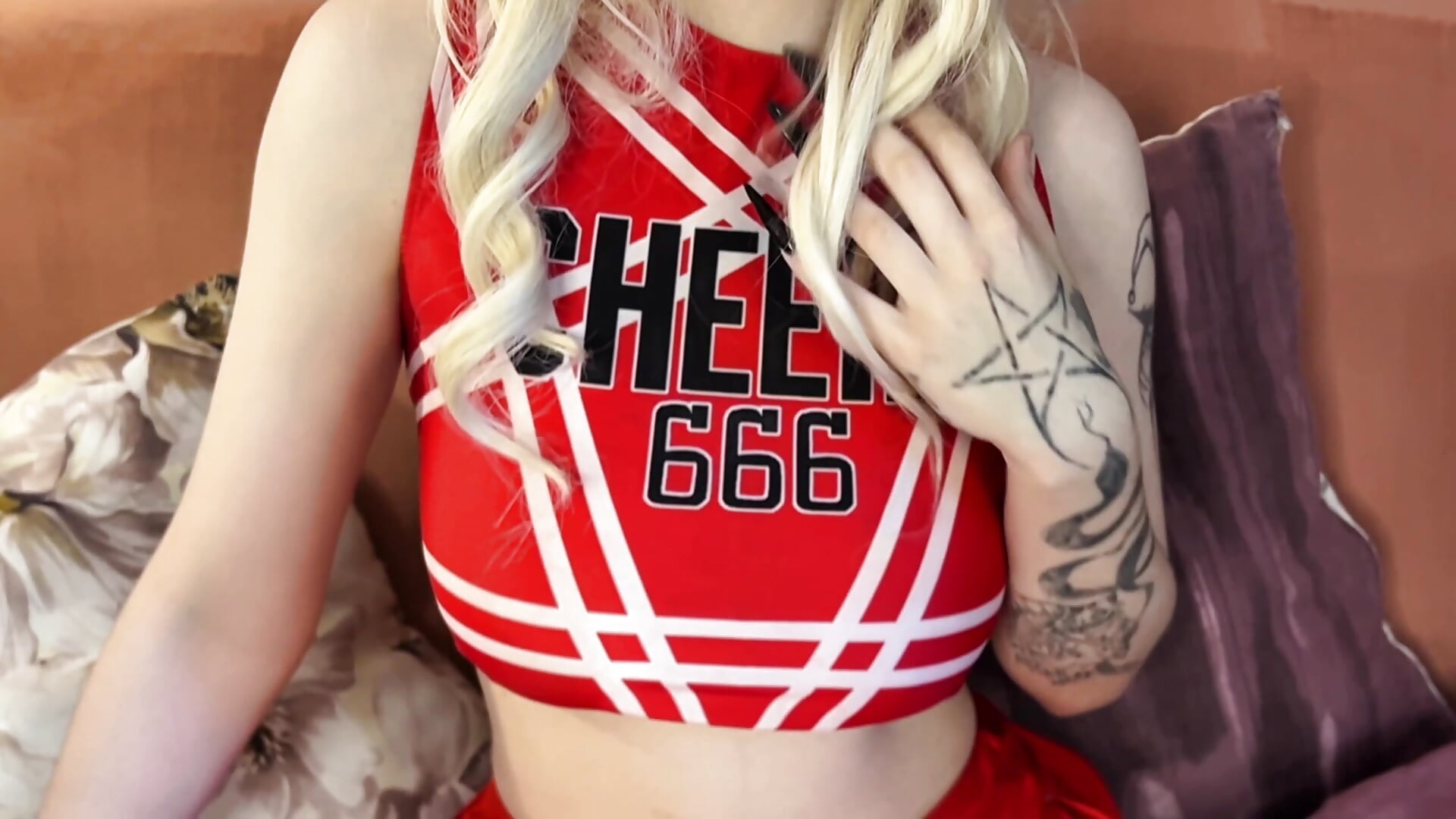 Cheerleader bodytour - video oleh ScarletHarley kamera model