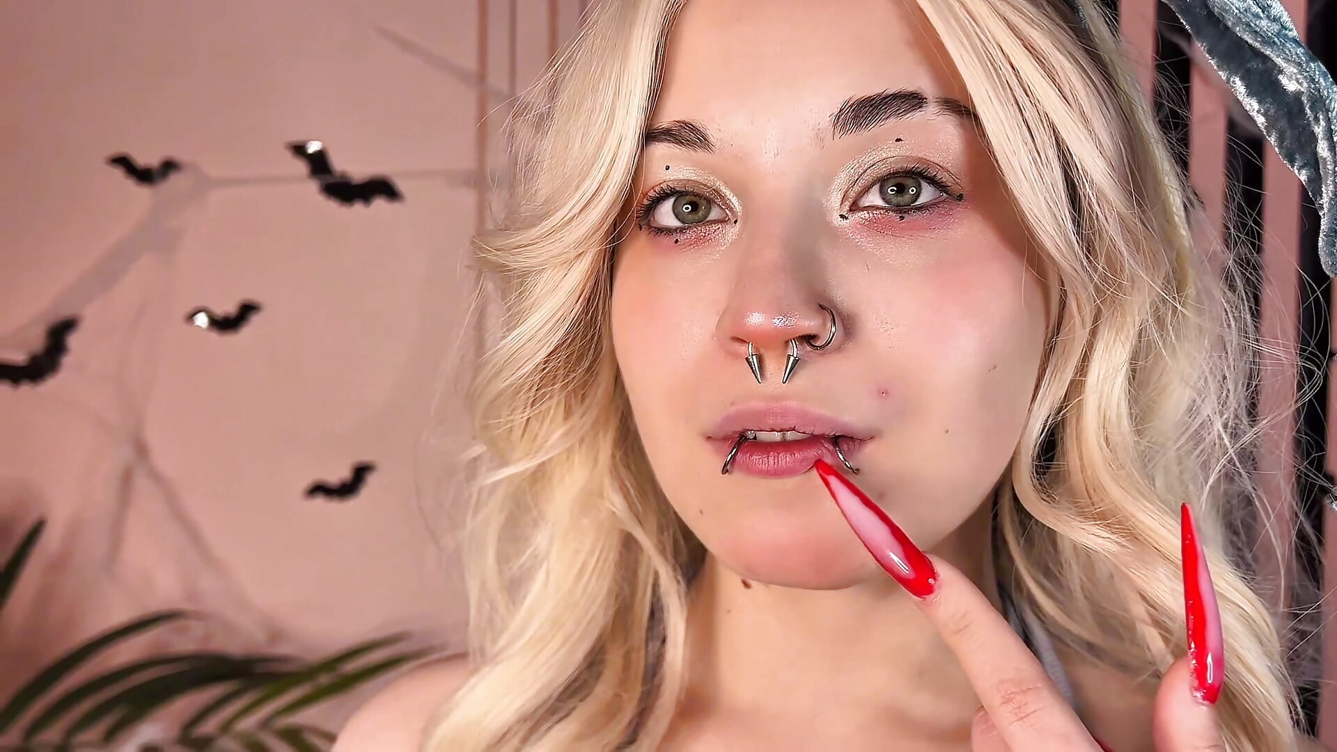 Piercing - video oleh ScarletHarley kamera model