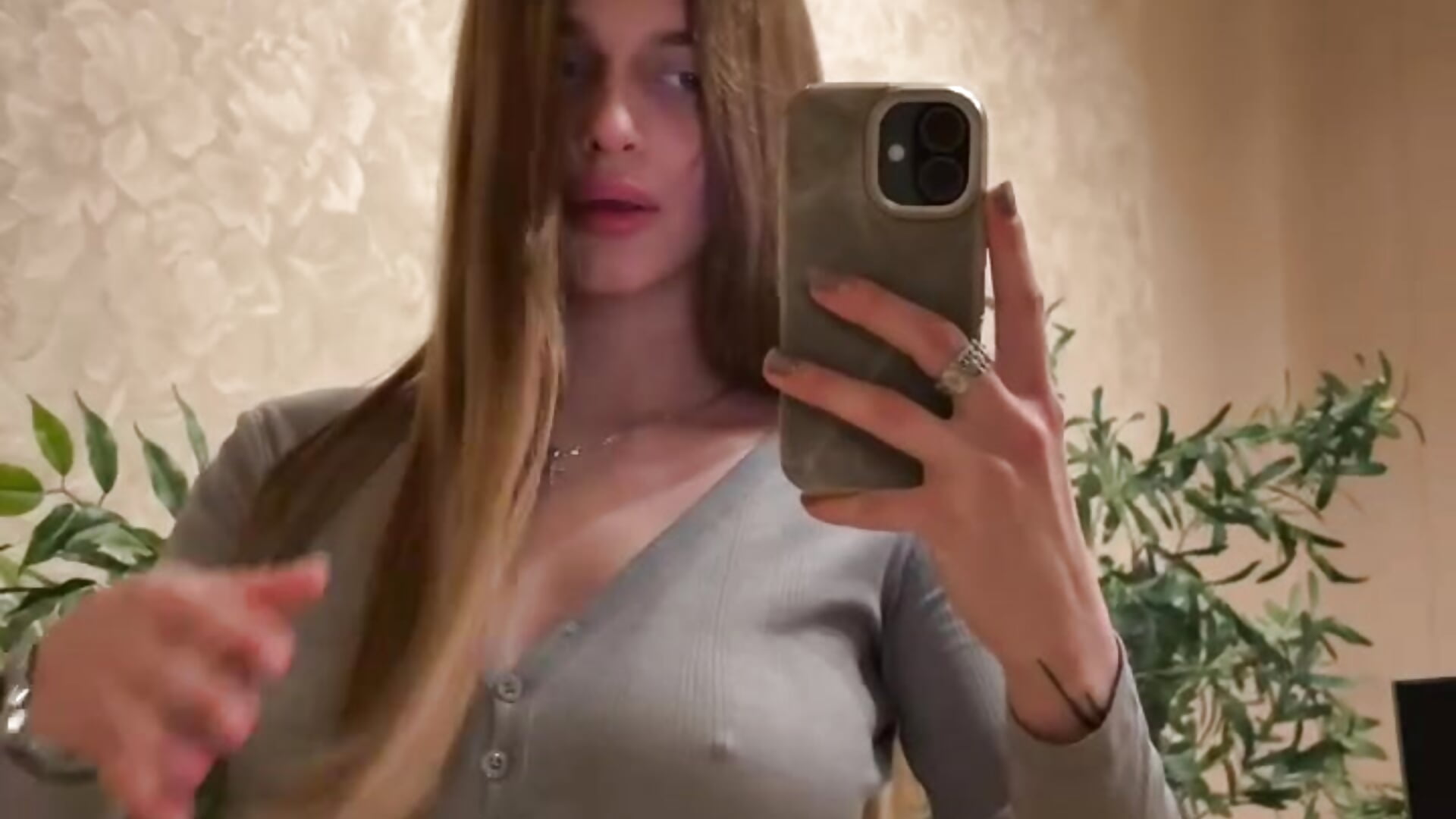 if you were waiting for my return💕 – video modela na kameri AdameShoyer