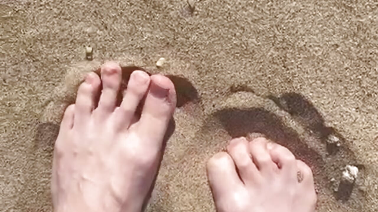 feet in sand - ক্যাম মডেল LixLee-এর ভিডিও
