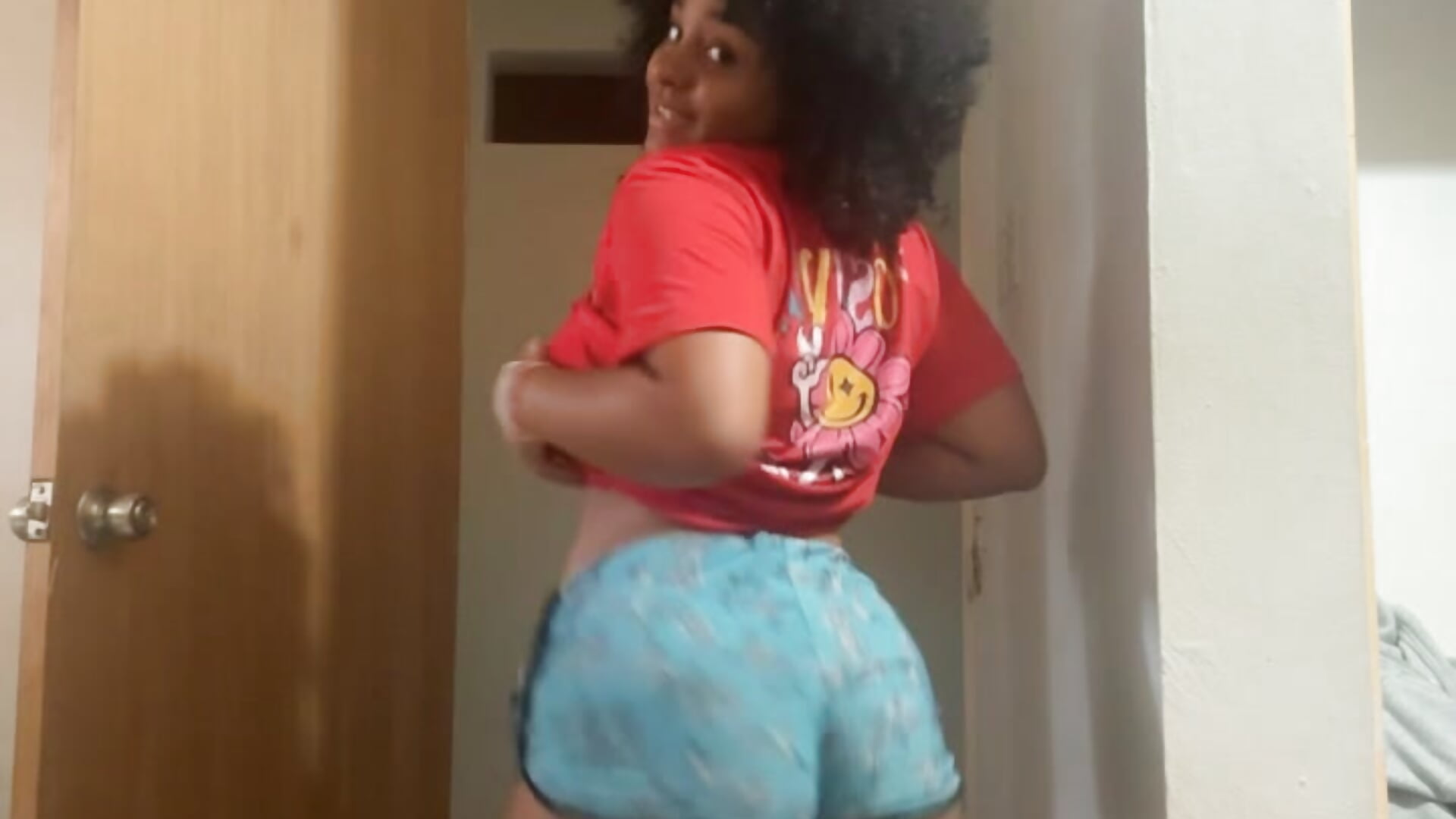 My ass is bigger than normal 🍑 - video by Nicolitalalinda cam model