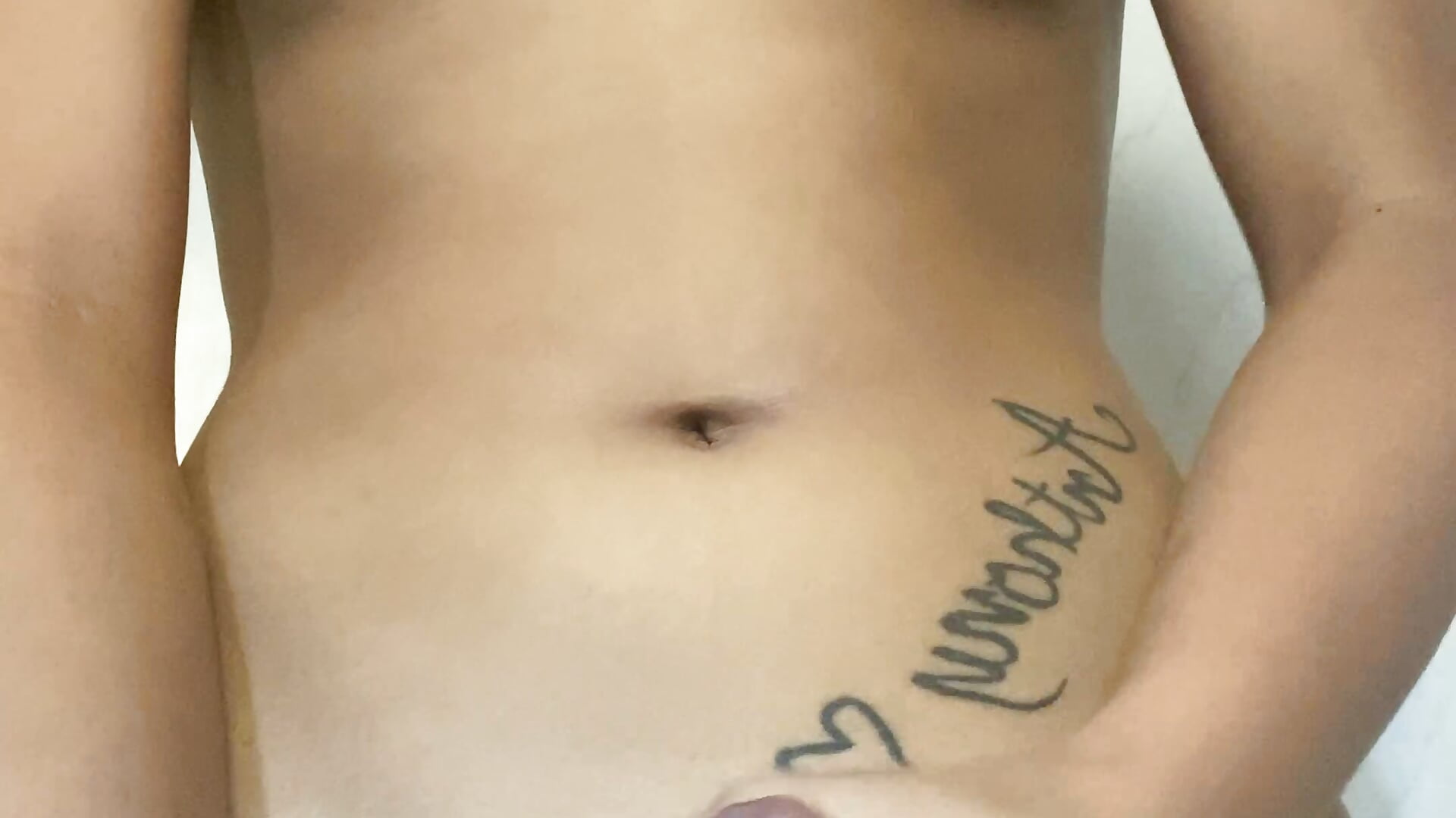 Huge cumshot - video của người mẫu cam FuckMe_Rianne