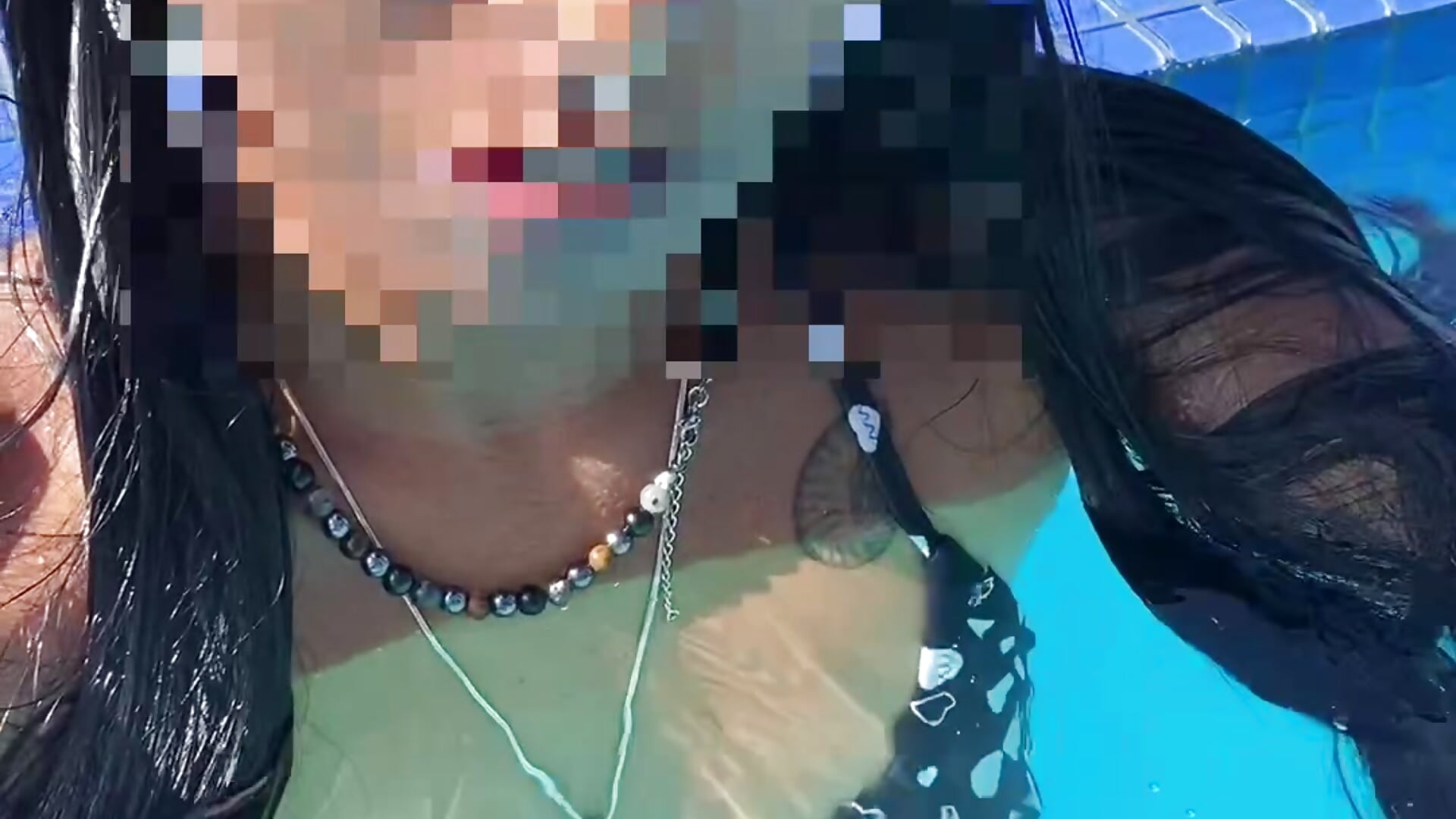 At the pools - video van Bambigirl02 cam-model