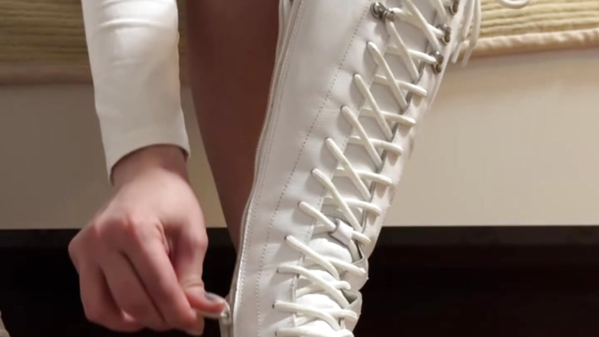 lick my leg - video av ReginaLorey cam-modell