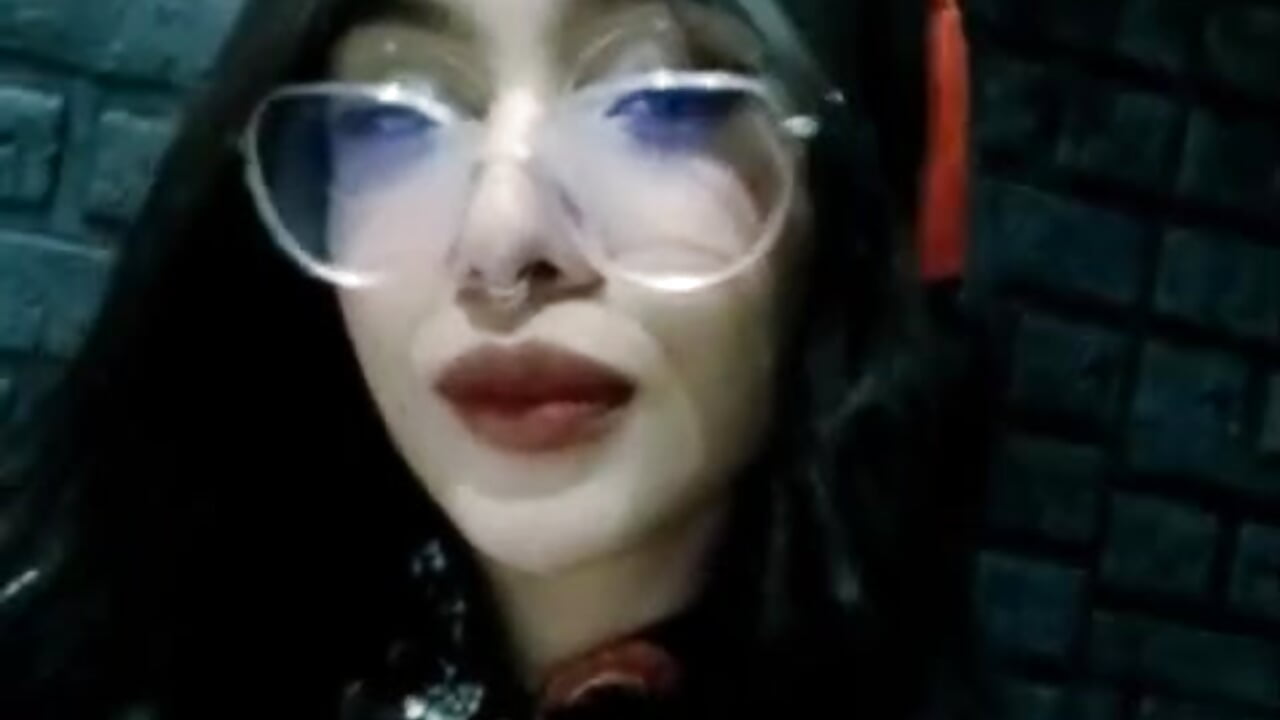 😈 bad girl - video by miel_18 cam model