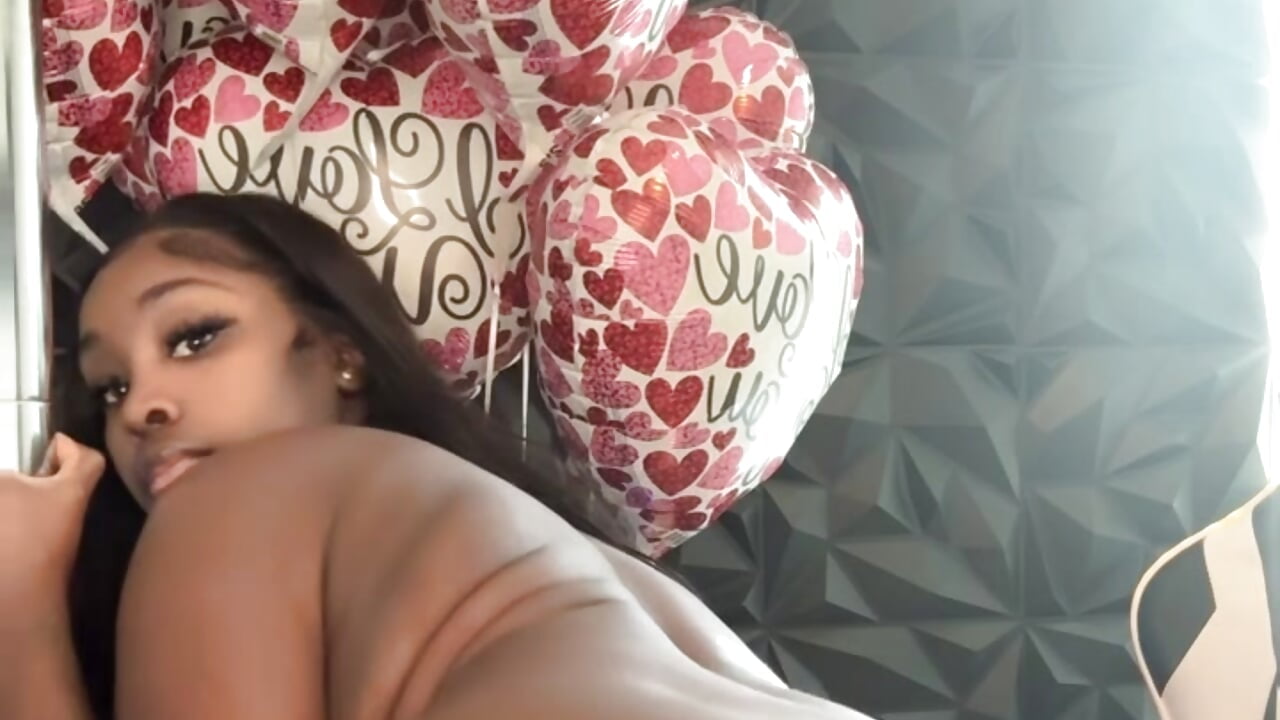 Twerk 🔥 - video by ToyaThick cam model