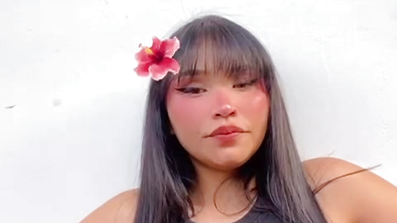 many kisses - فيديو من carolinegrayy موديل الكام