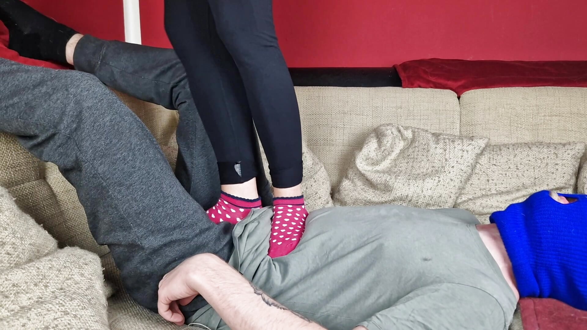 Schwanz und eier trampeln in pinken socken - Video von femdom_jozi Cam-Model