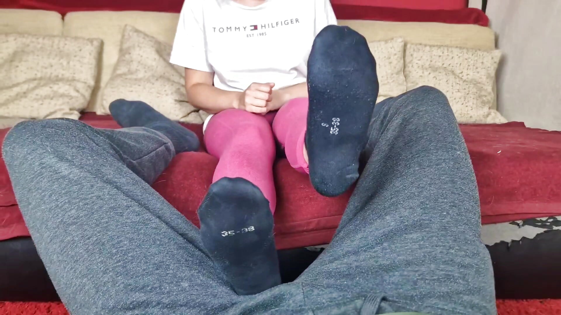 Gnadenloses Ballbusting in sneaker Socken (Teaser) - video by femdom_jozi cam model