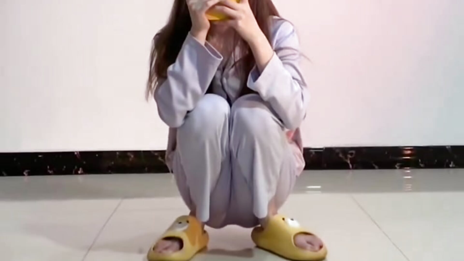 别问姐几岁，姐的情绪零碎 - video by hoho-is cam model