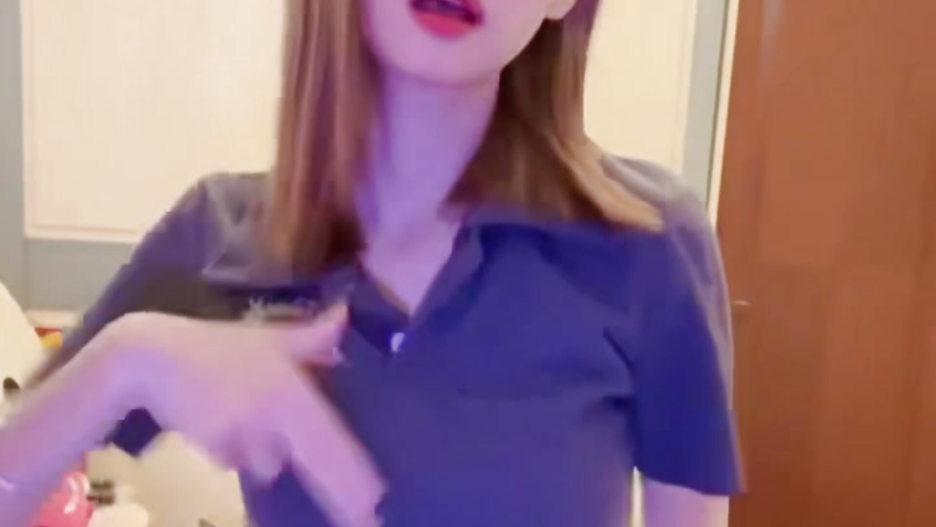 卡卡性感扭扭