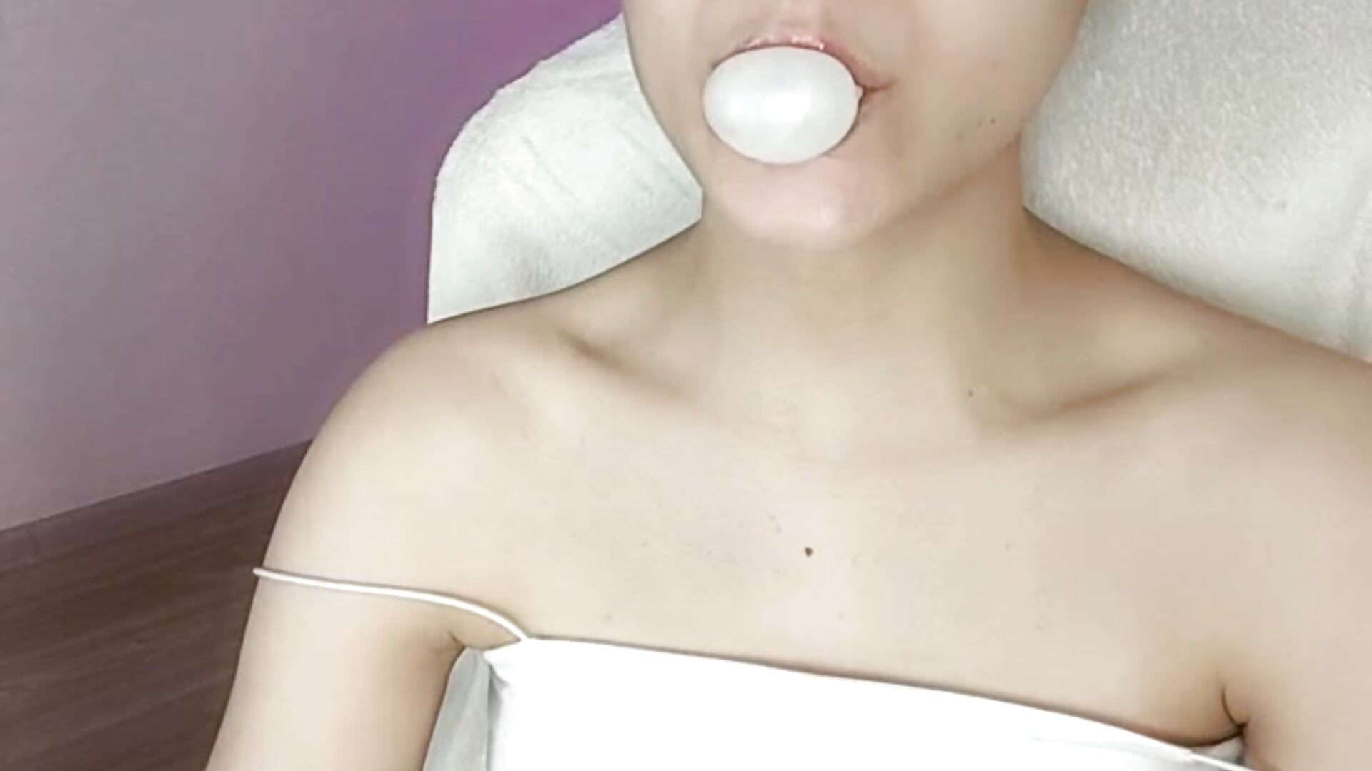 ASMR (BUBBEGUM) - video by Mary_Suee cam model