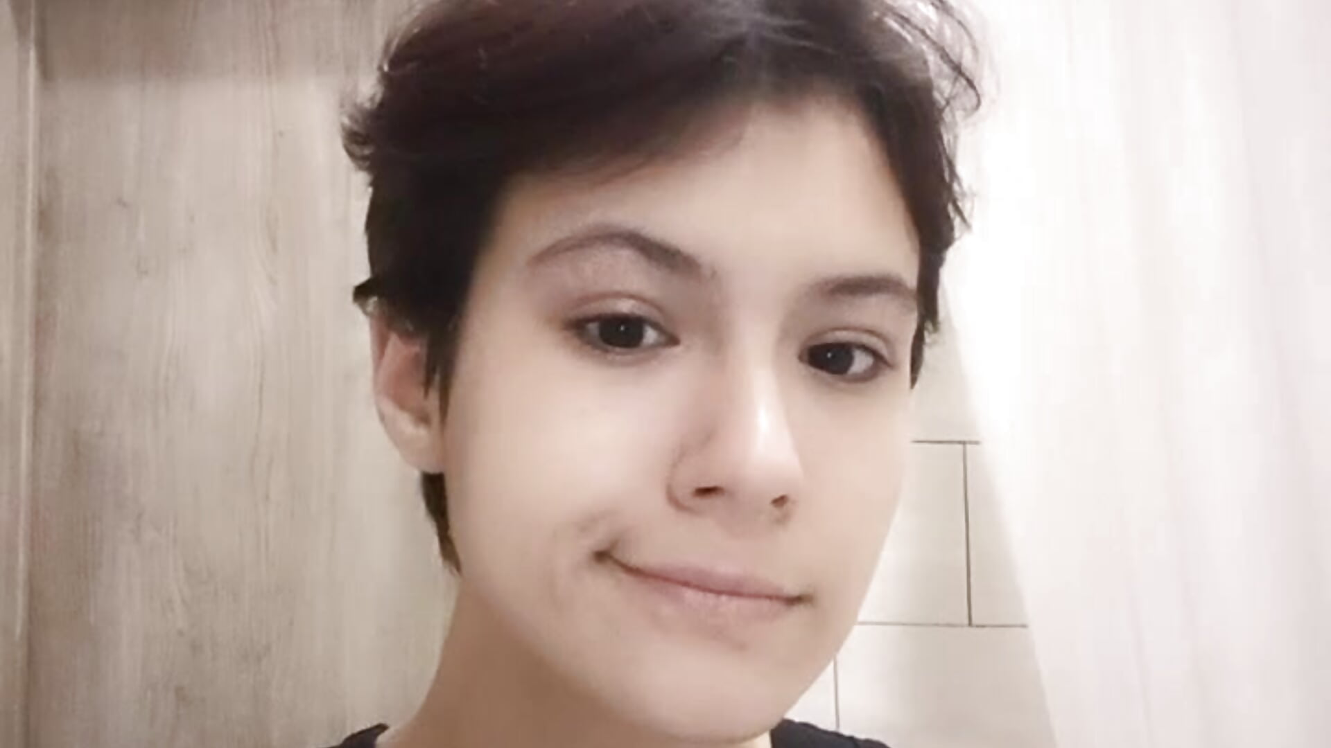 Removing Makeup - video by Mary_Suee cam model