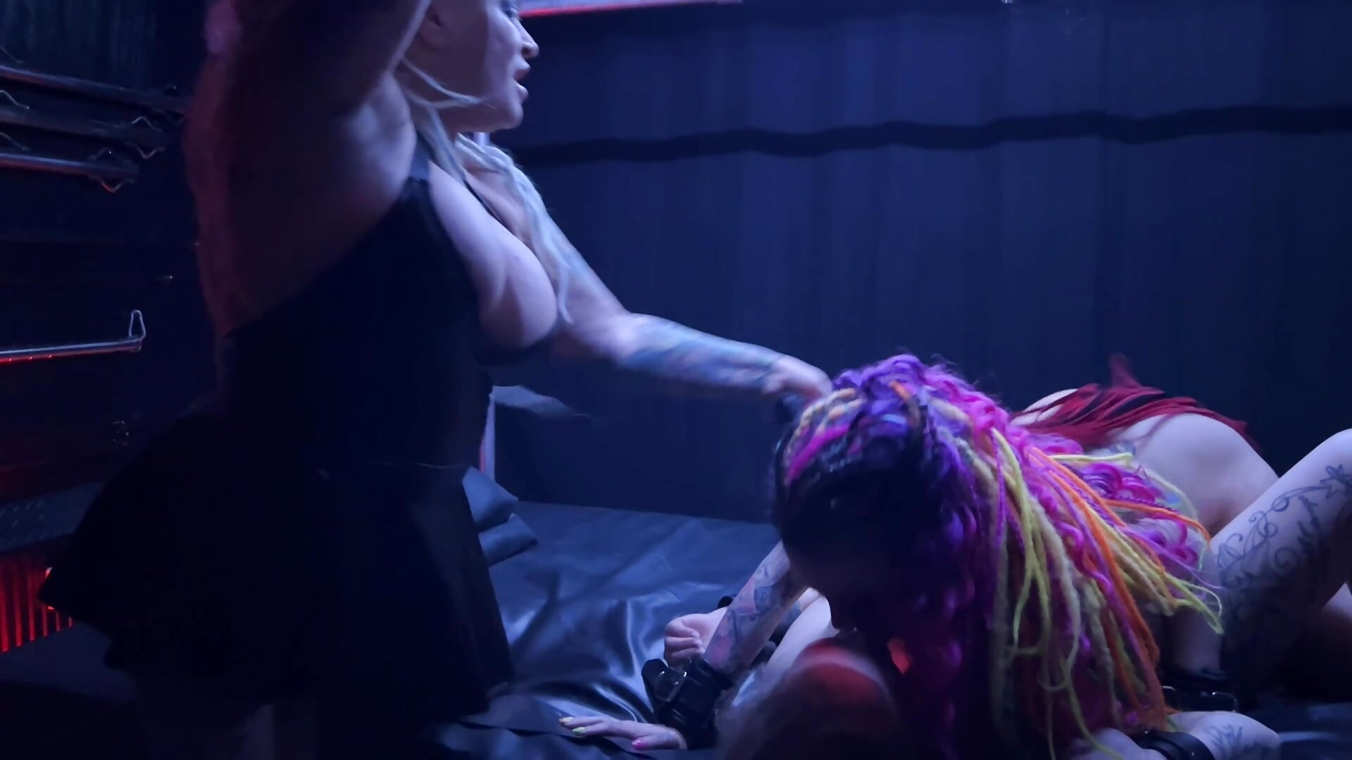 2 piger bliver domineret af en dominina 😈 - video by Blondiebitch_dk cam model