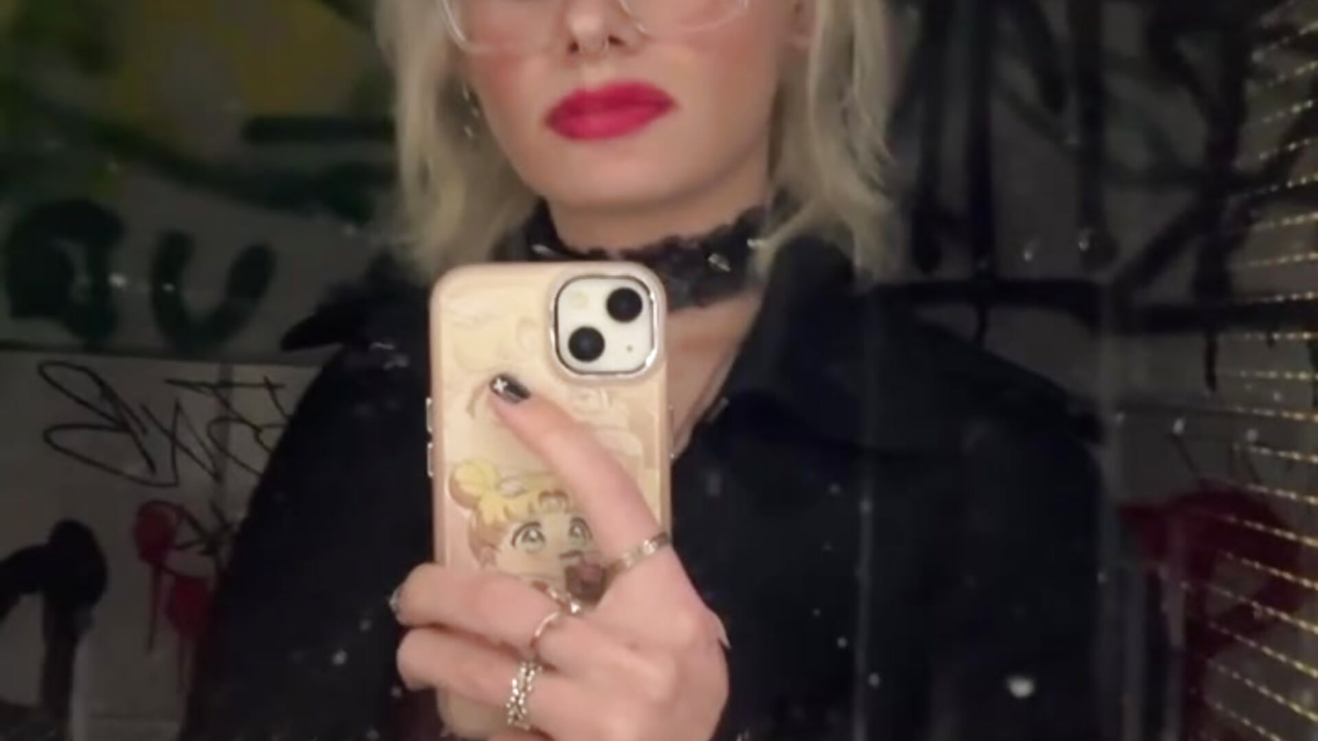 Pretty Girl Dinner - video by MollyChloe cam model