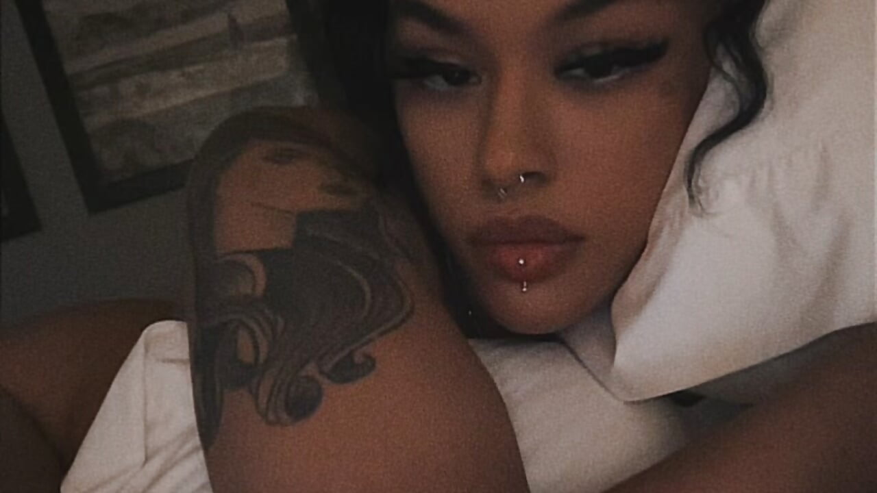 profile-intro-video-1762980684 - Daddiesgirl122130 캠 모델의 동영상