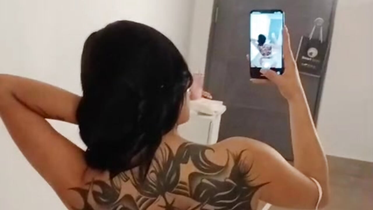 sexy girl 💛💛💛 - video by tael_novacs