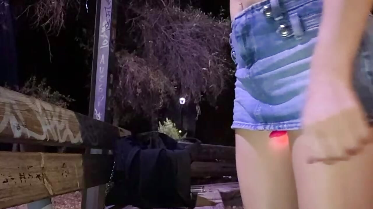 🌳💦 My 1st Full Naked Squirt in the Park 🔥😈 — filmik HOTLadyluna, modela(-lki) na kamerkach