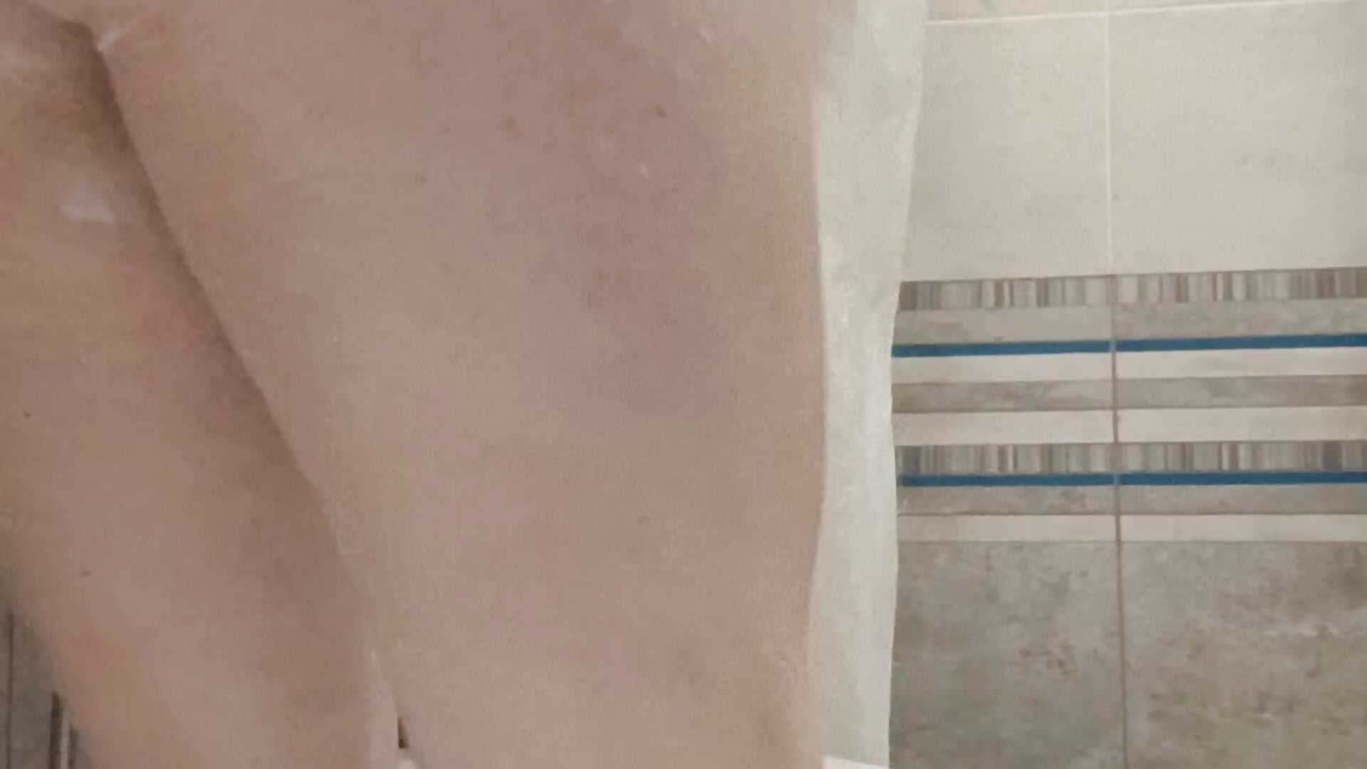 Kate is frolicking in the shower - Kate_Moan 캠 모델의 동영상