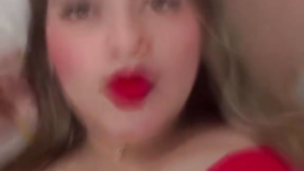 I flirt with you - video by Amira_Malia cam model