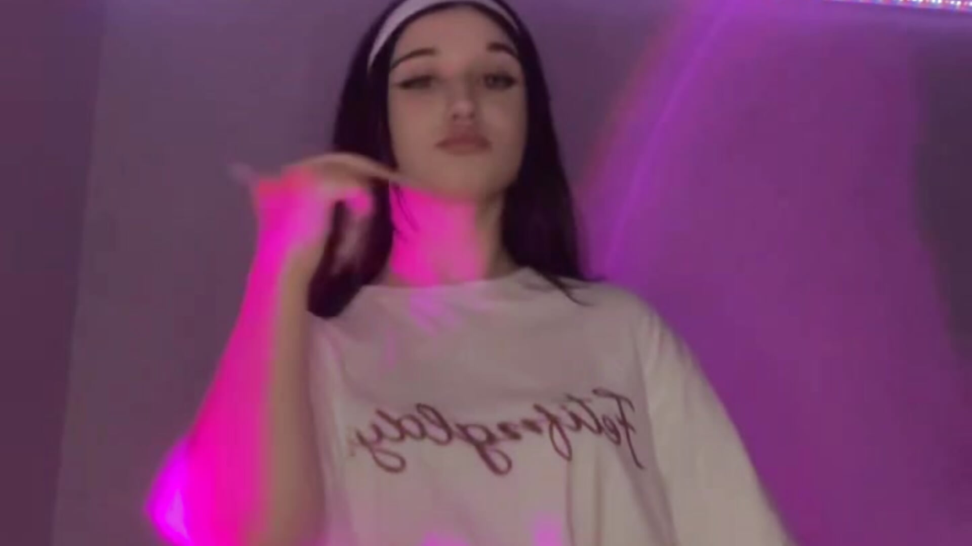 Catch me if you can. 🏃‍♀️💨 - video by StacySanchez cam model