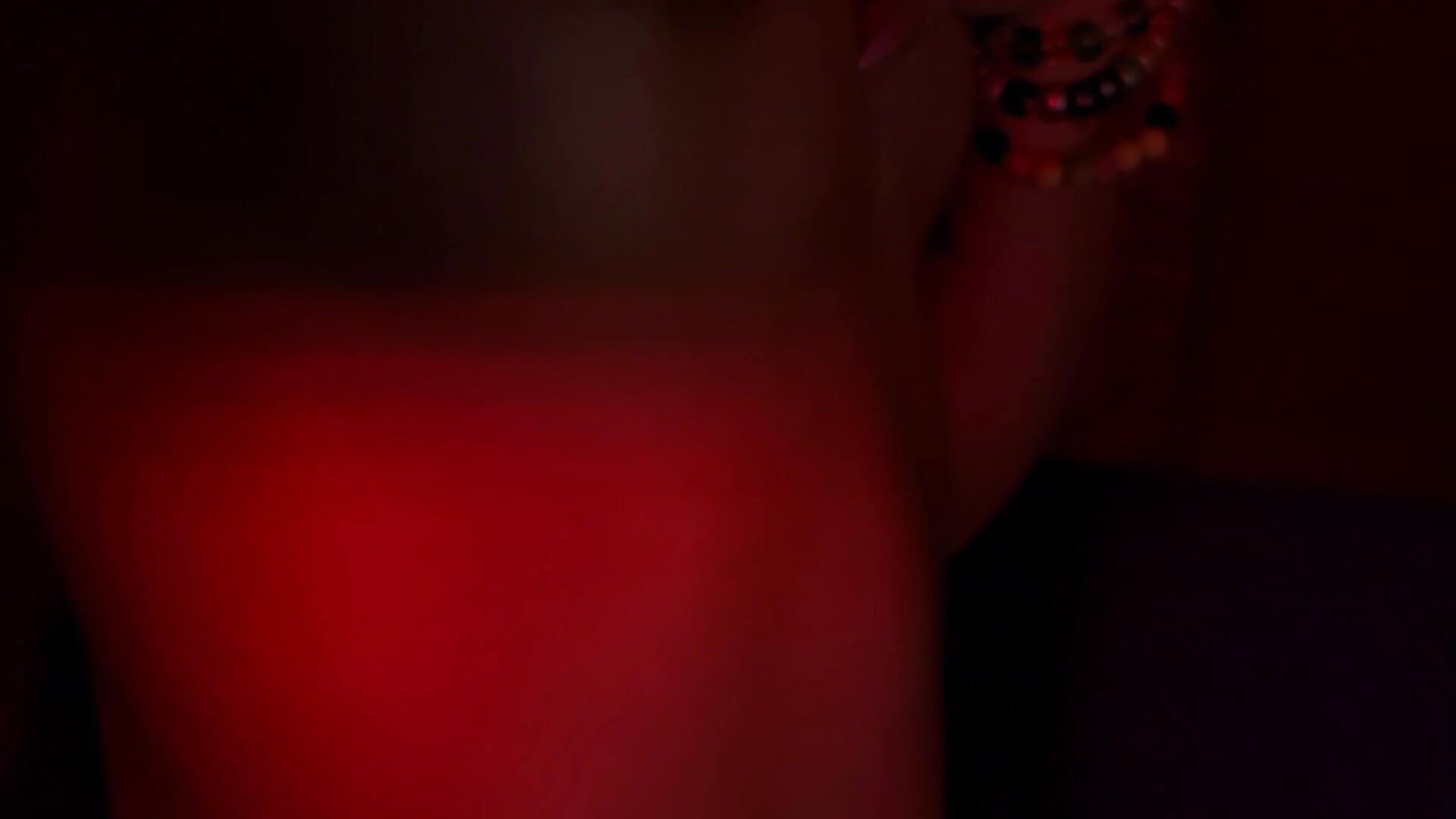 Red love 😘– DahliaVex_ kameramodell videója