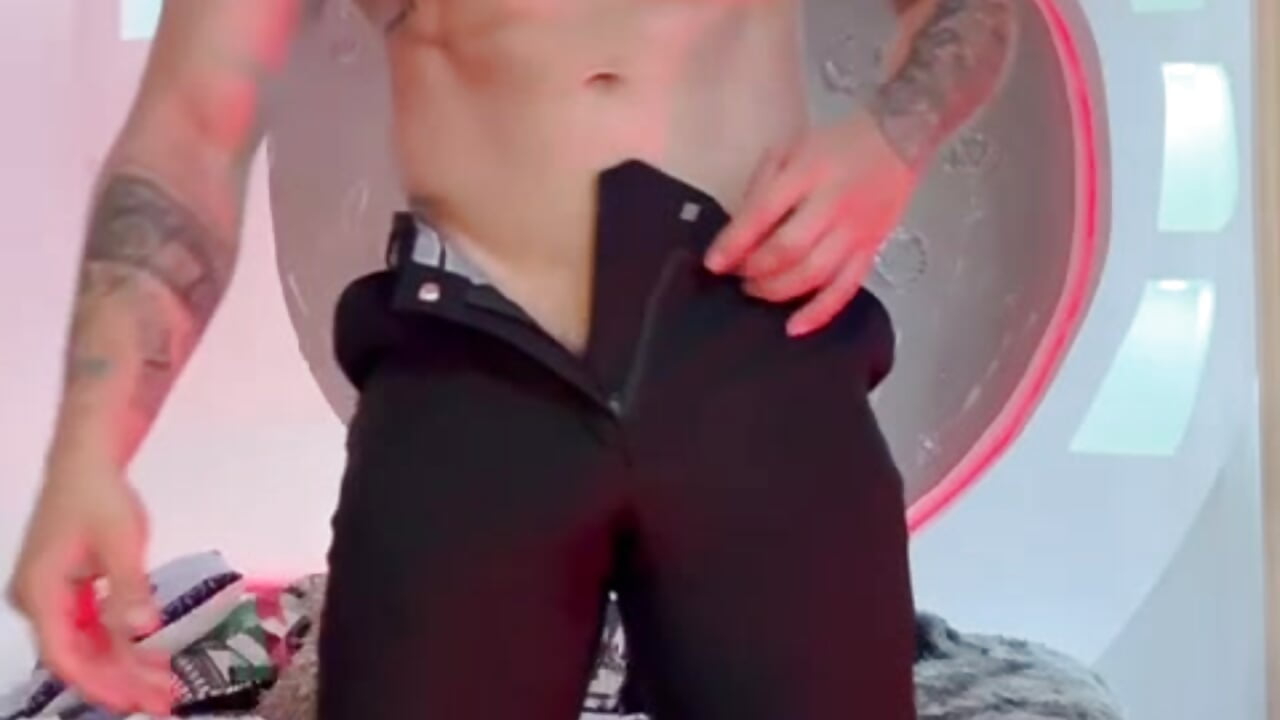 a sexy and elegant man 🔥😏 - Alanrodgers 캠 모델의 동영상