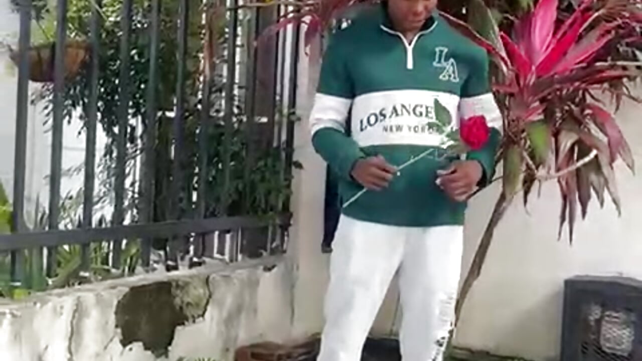 𝖗𝖔𝖒𝖆𝖓𝖙𝖎𝖈 𝖒𝖆𝖓 🌹 - video by mike_aly cam model