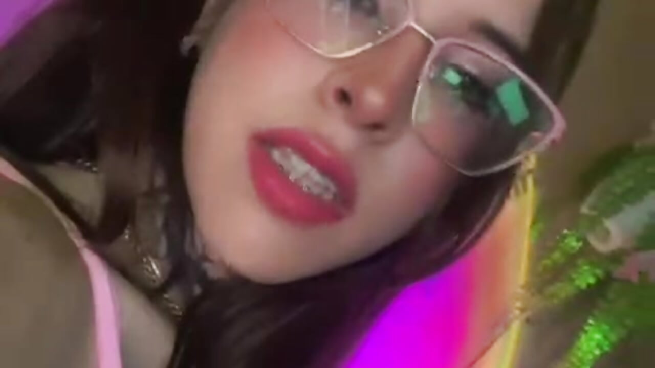 Flirty kisses 💋 – видео вебкам-модели ivy_ary