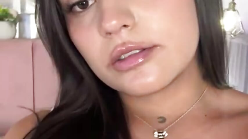 WhatsApp Video 2025-11-11 at 7,17,27 AM - video by sofii_moretti cam model