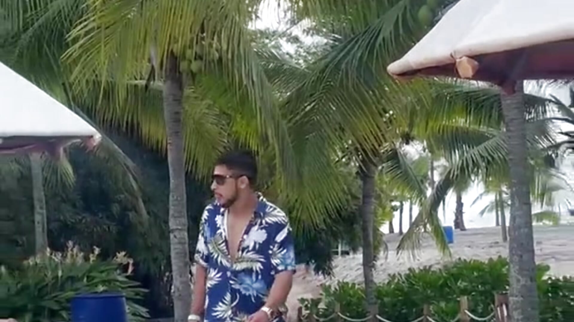 In the beach - copy 17 Nov 15:54 - відео в ід вебкаммоделі MAX_Jhonnson